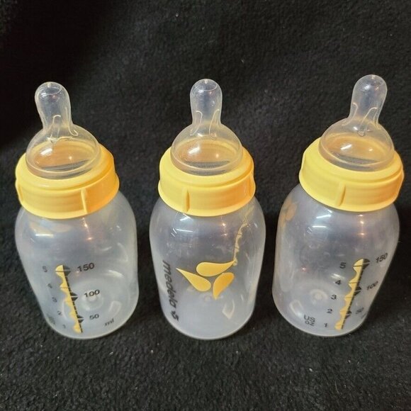 Medela Clear Bottles Nipples Breast Milk Storage Containers Yellow Lids Lot 16 - Picture 3 of 5